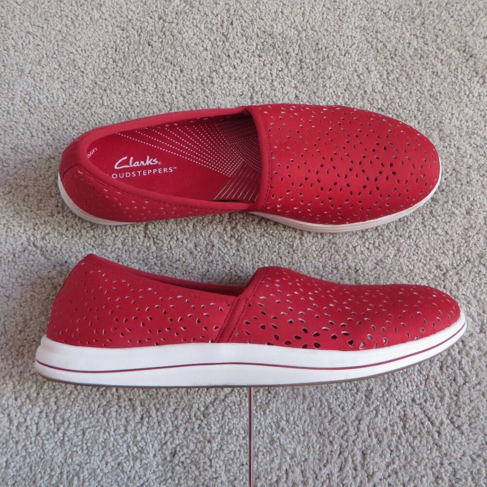 Clark Womens Breeze Emily Flat Shoes Size 8 Red Perforated Stretch Slip-On